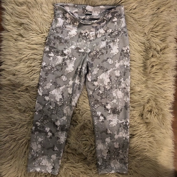 Old Navy Active Fitted Set of 3 Workout Leggings - Picture 2 of 7